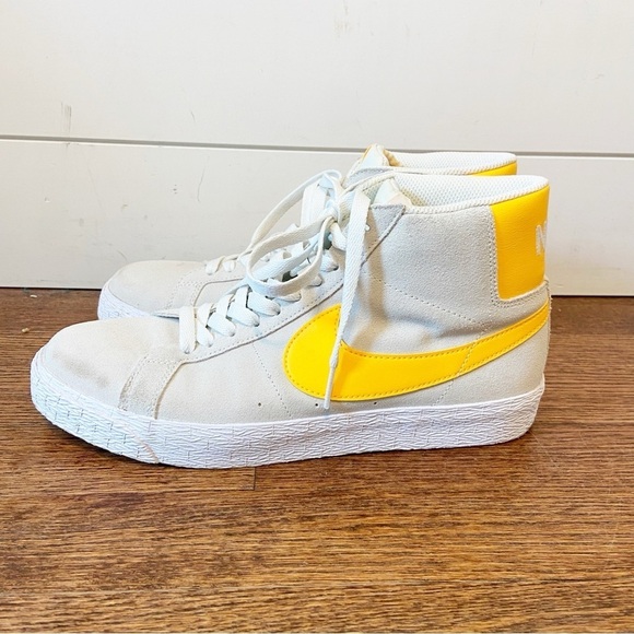 Nike | Men’s SB Blazer Mid Summit White/Laser Orange High Top Sneakers Size 8 - Picture 3 of 12